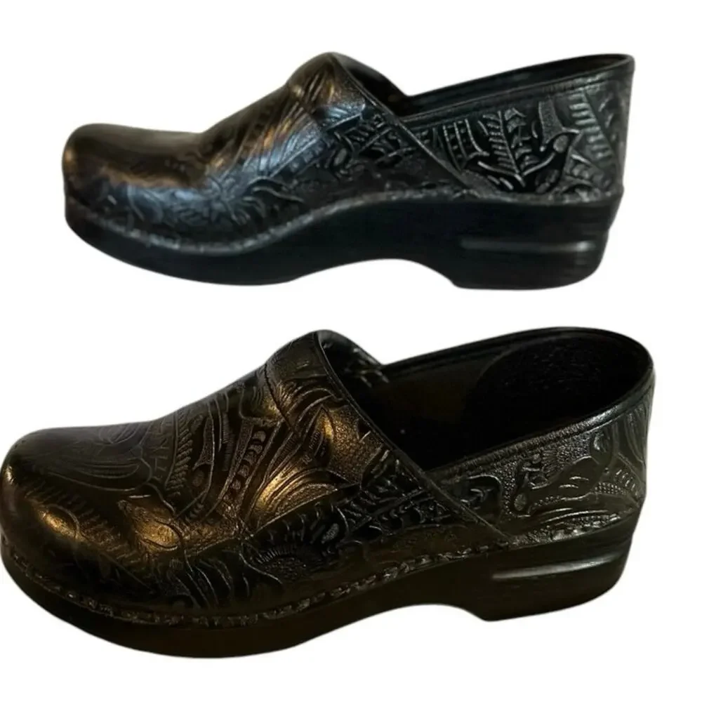 Dansko Professional Tooled Leather Clogs Womens size 39 US 8.5-9